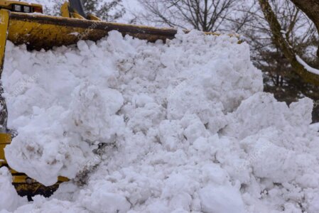 Team des Winterdienstes im Einsatz bei Schneefall